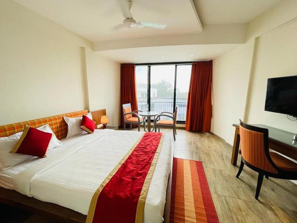 Om Sanctuary Resort By Pinks Hospitality Rupawati Exterior photo